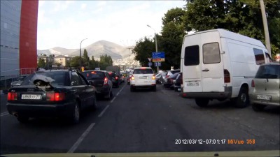 ТП-хабалка и водитель внедорожника Mercedes