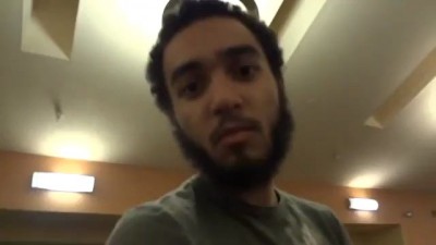 Странная у него реакция на щекотку