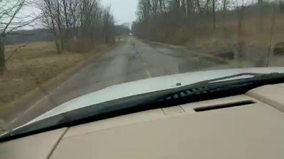 Водитель внедорожника выражает некоторое недовольство качеством американских дорог