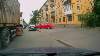 Объезжаем кусочек пробки...