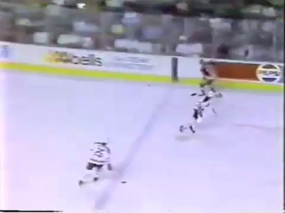 коньком по горлу