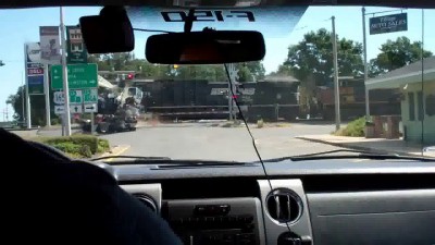 ЧП произошло в воскресенье в результате столкновения поезда с грузовиком. Спасатели срочно эвакуиров