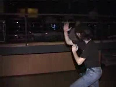  жёсткий  танец бородатого каратиста