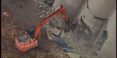 Снос здания не совсем идет по плану