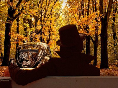 А Осень тихо плакала