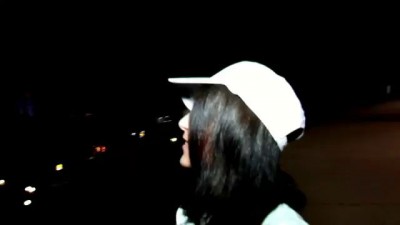 Забавный смех у девушки