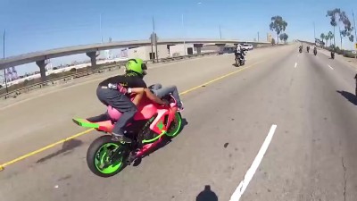 Прокатил девушку на байке