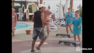 Русский мужик отжигает в египте