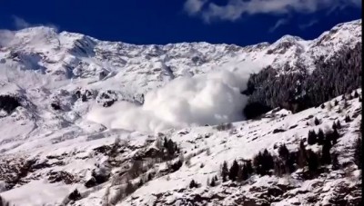 Avalanche traverse le village de Moso in Passiria