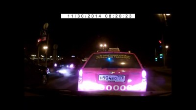 Таджик на маршрутке ушел первым со светофора...