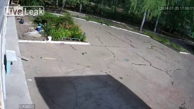 Падение строительных лесов на детей