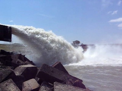 Холостой водосброс