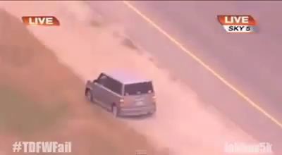 Кто еще скажет, что девушки не умеют водить? :)