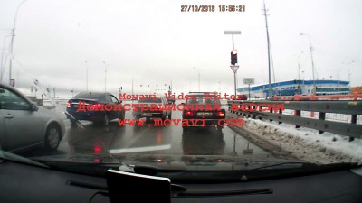 Облил водой