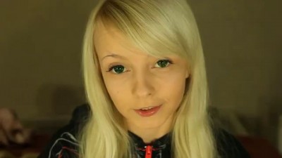 Мимишная девочка стихом по Майдану