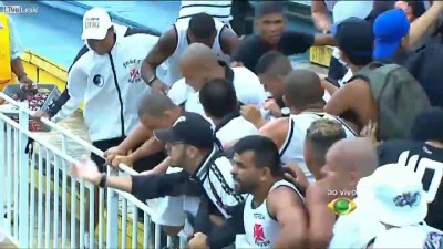 Драка Бразильских болельщиков 2часть