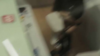 Разделась на рабочем месте