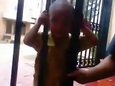 This Kid Has A Genius Way To Get His Head Unstuck