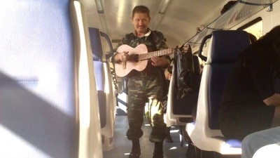 Душевная песня в электричке. Поет... Сашка