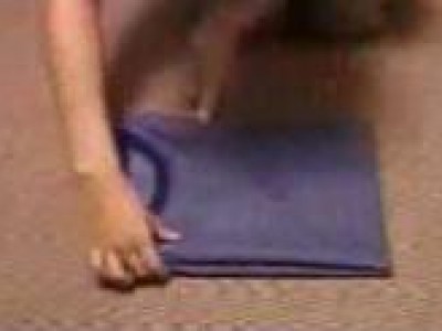 Складываем футболку