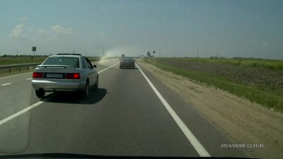 А всего-то капельку на сплошную наехал...