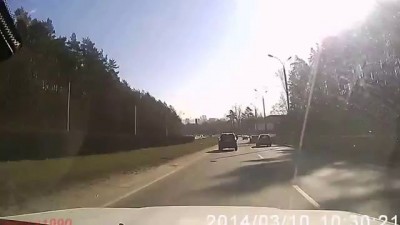 ТП за рулём врезалась в джип и сбежала ...