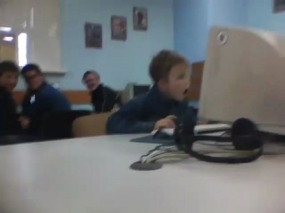 Первый раз смотрит порно