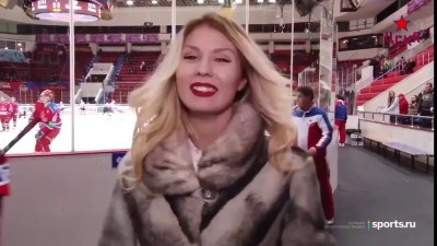 Каким блондинки видят хоккей