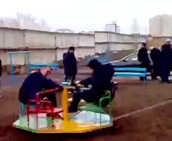 Прокатись на нашей карусели ...