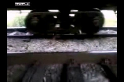 Немного не успел лечь между рельсами ...