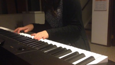 кот и пианина