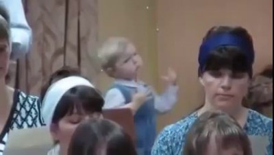 Девочка будущий дирижер)))