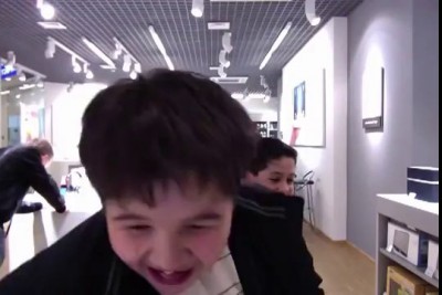 Чувак в Apple Store, Россия