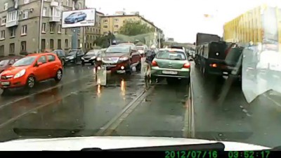 Голоштаник на внедорожнике