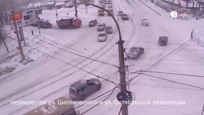 Вот так в Тагиле трактор перевозят