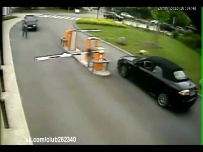 У девушек и без машины аварии! :-D