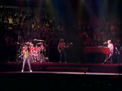 Journey - Don't Stop Believin' (Live in Houston)