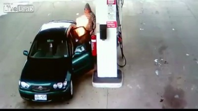 Подкурил на заправке