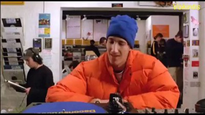 Продавец виниловых дисков!