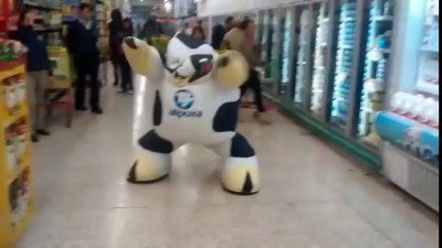 Корова танцует
