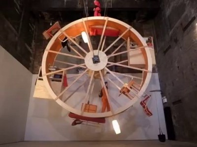 In Orbit – дом в виде бегового колеса