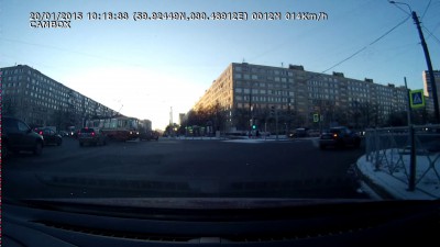 Трамвай силой наказал за незнание ПДД