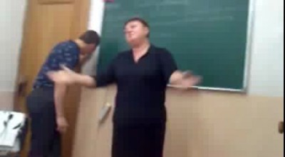 Студент первый раз пришел на пару за весь год :D 