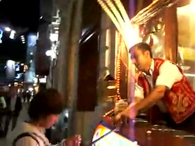 Веселый мороженщик