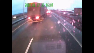 Уродище на КАД. Едет в лоб !
