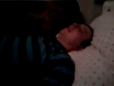 пацан жжет. захрапел