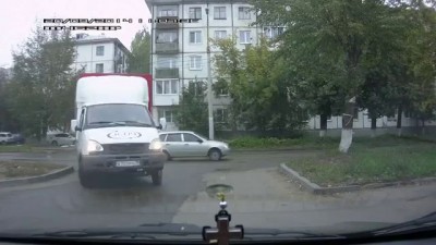 Ребенок чуть не попал под колеса