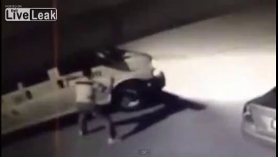 Атакует полицию