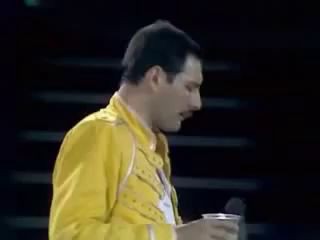 Queen.Live at Wembley stadium.Супер распевка