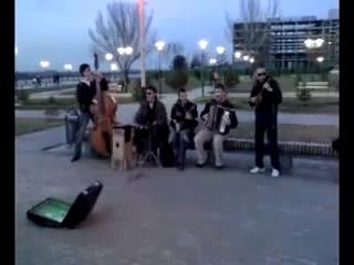 Красиво Играют